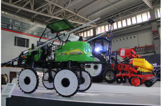 雷沃家族再添新成员 全国会发布高端农机具