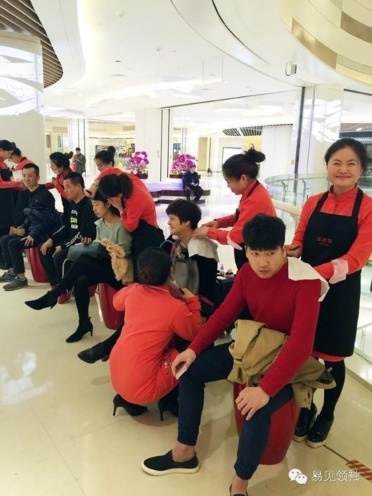 美甲服务擦鞋洗头,变态捞郑州店海底升级水莱丽极美女上按摩图片