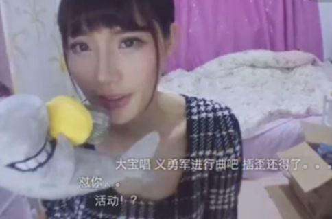 美女主播网络发声 声称要直播取现一百万!