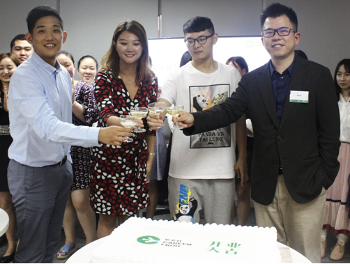 大学生求职服务品牌职业蛙上海总部办公室开业